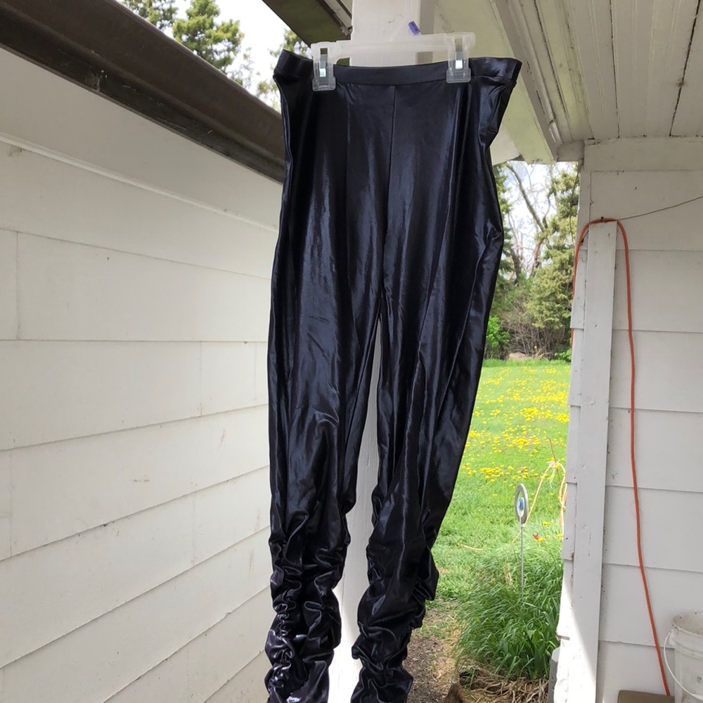 Lg Miley Cyrus shiny black leggings